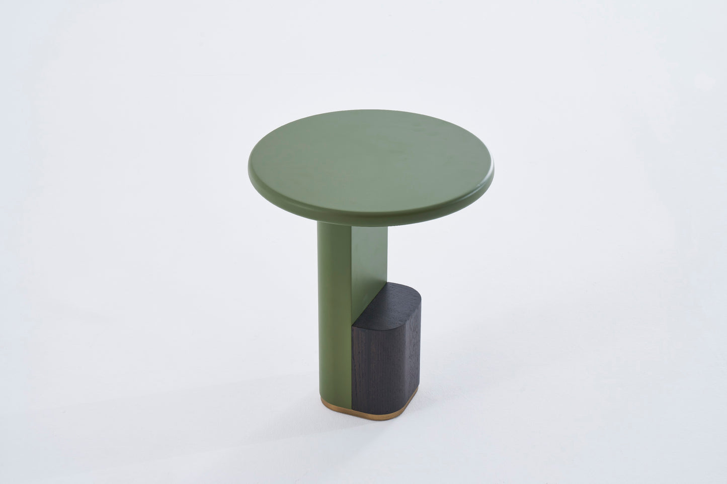 Runder Couchtisch Furnierkorpus monolithisch – CT1203 – Ahié