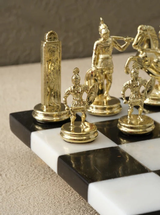 Schachset aus Marmor mit Metallfiguren – Ahié