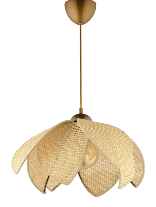 Pendelleuchte offener Blütenschirm Rattan skulptural Wohnzimmer Schweiz – Ahié