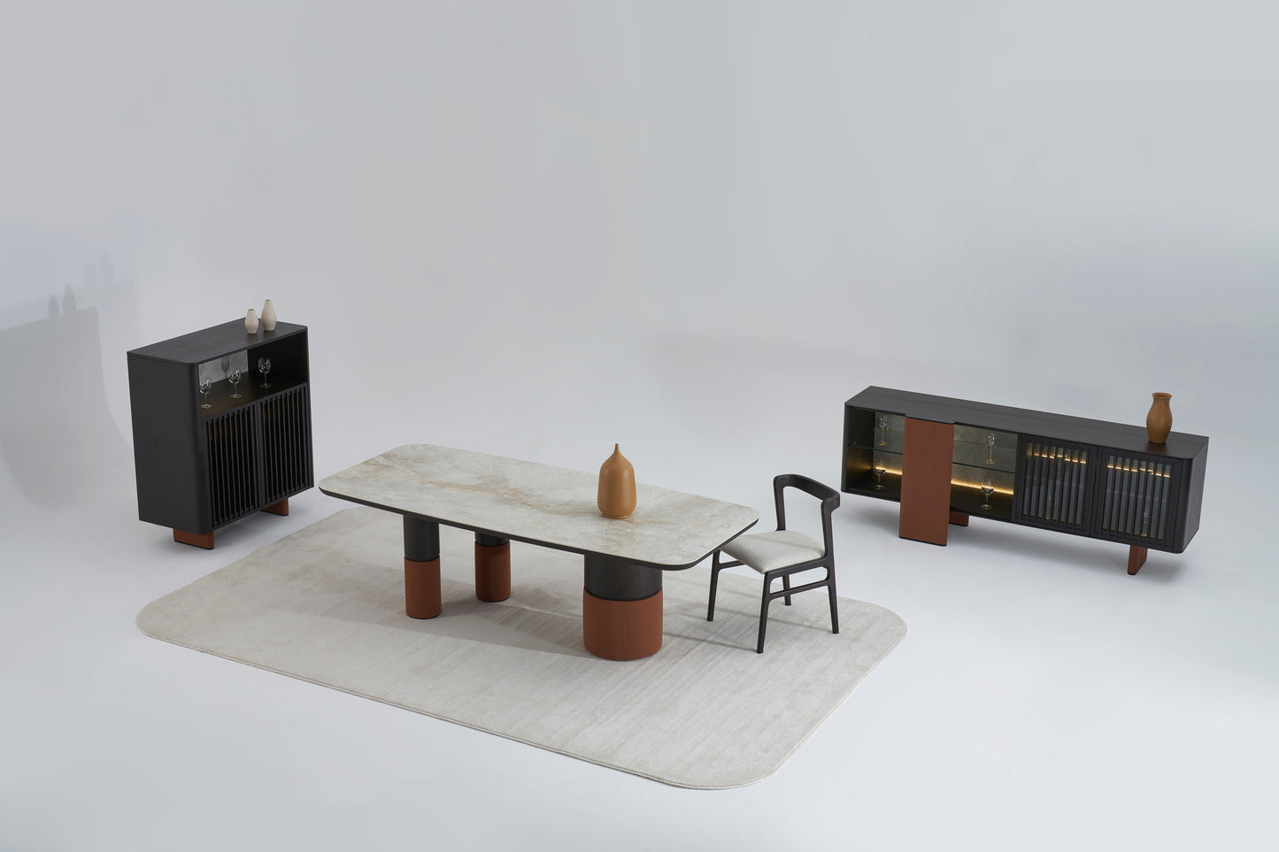 T1202 Esstisch mit Keramikplatte und Lederdetails