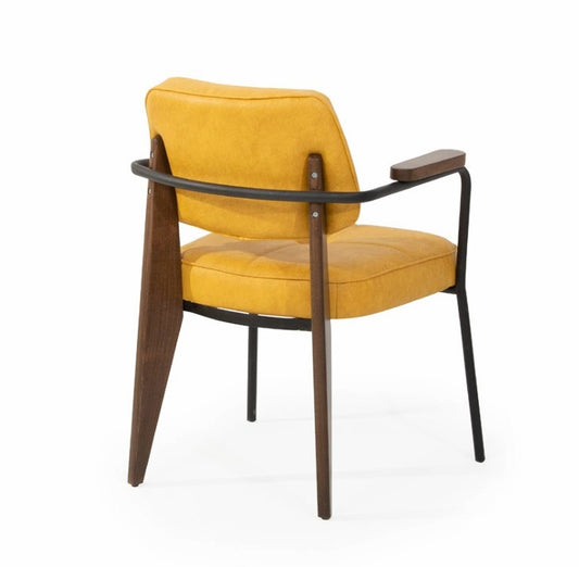 C0208 Stuhl mit Metallarmen