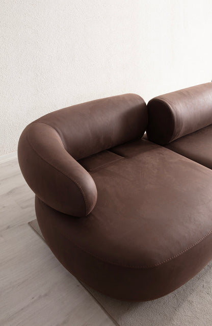4-Sitzer Sofa mit ruhig geführter Rückenpolsterung – Ahié