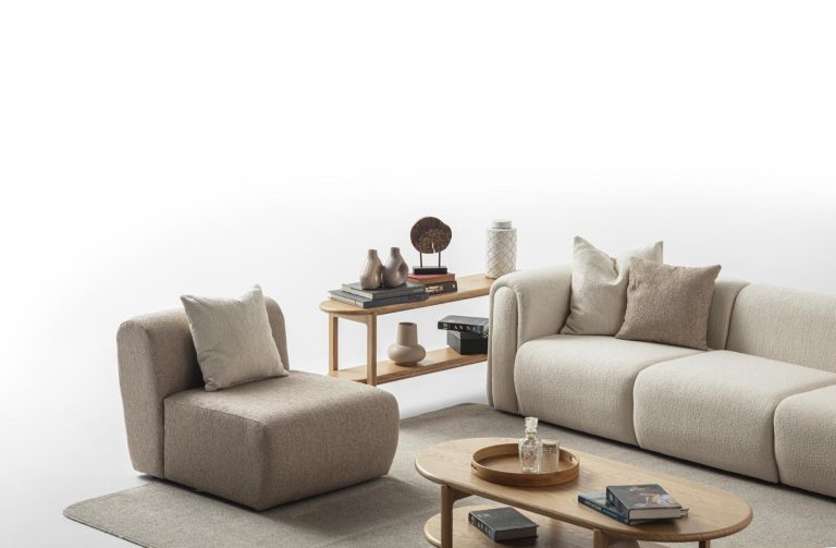 Modularer Loungesessel mit weichem Quaderpolster – Ahié