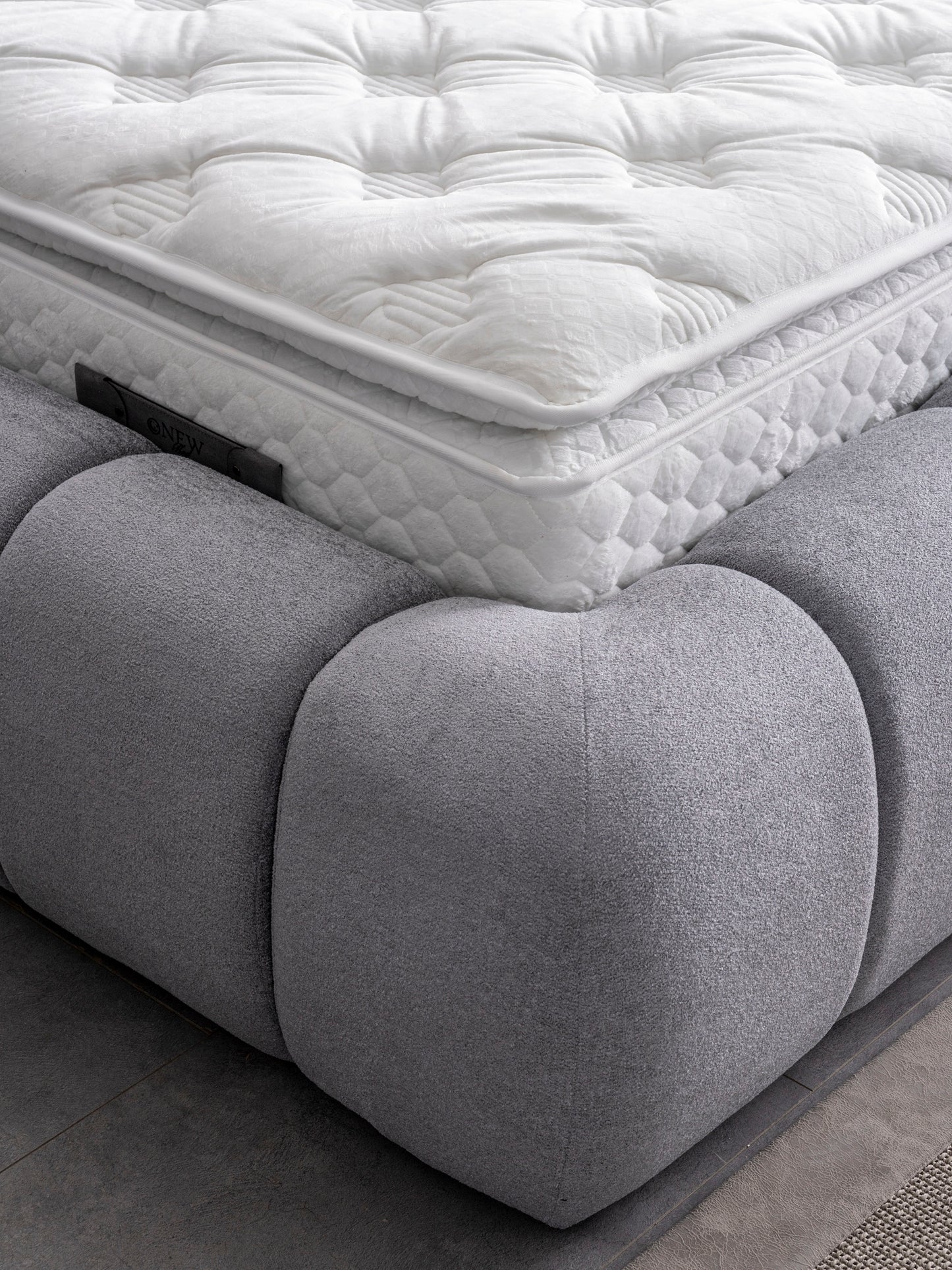Polsterbett segmentierter Volumenrahmen Stoff Bettkasten Schlafzimmer Schweiz – Ahié
