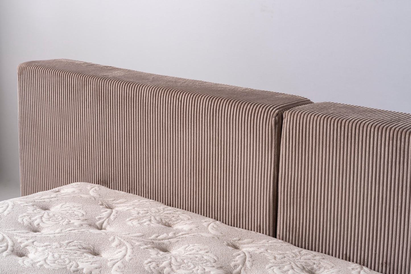 Polsterbett fein gerippter Bezug Stoff Bettkasten Schlafzimmer Schweiz – Ahié