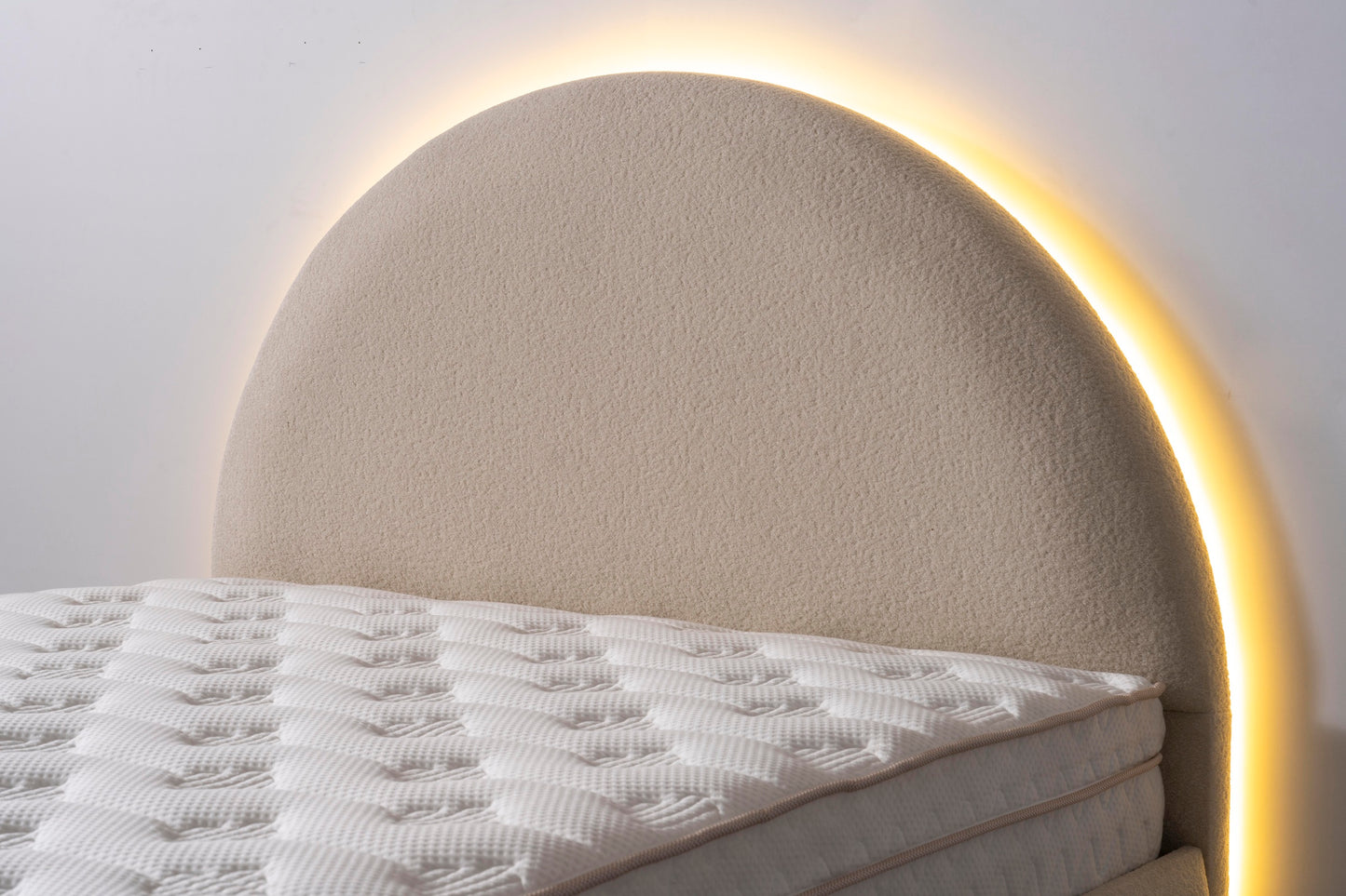 Polsterbett halbkreisförmiges Lichtkopfteil Stoff Bettkasten Schlafzimmer Schweiz – Ahié