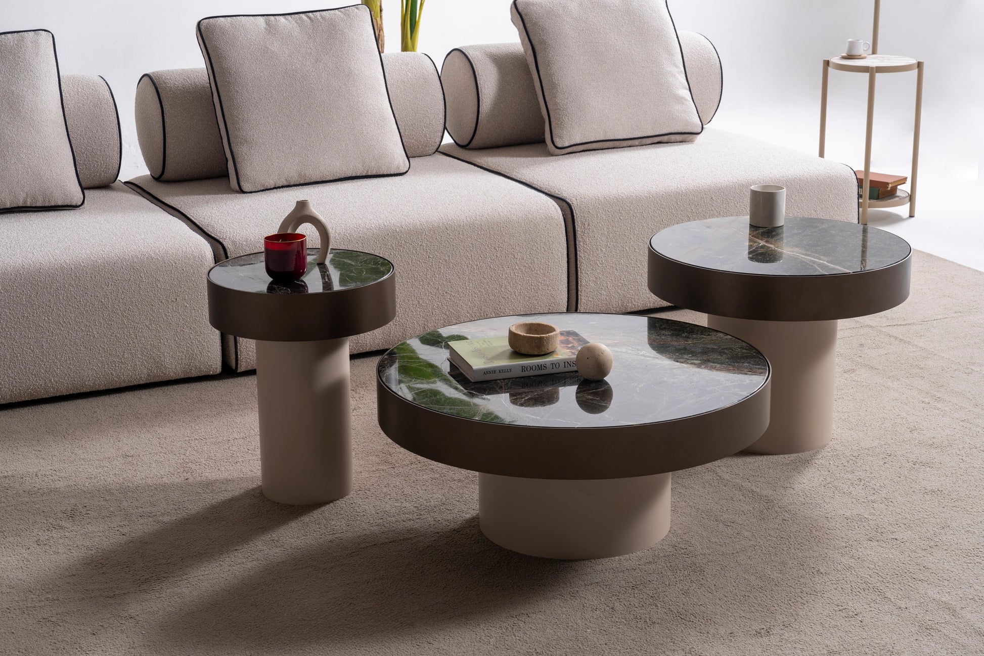 Rundes Couchtisch-Set mit Marmorplatte und Messingfuss – CT2401 – Ahié