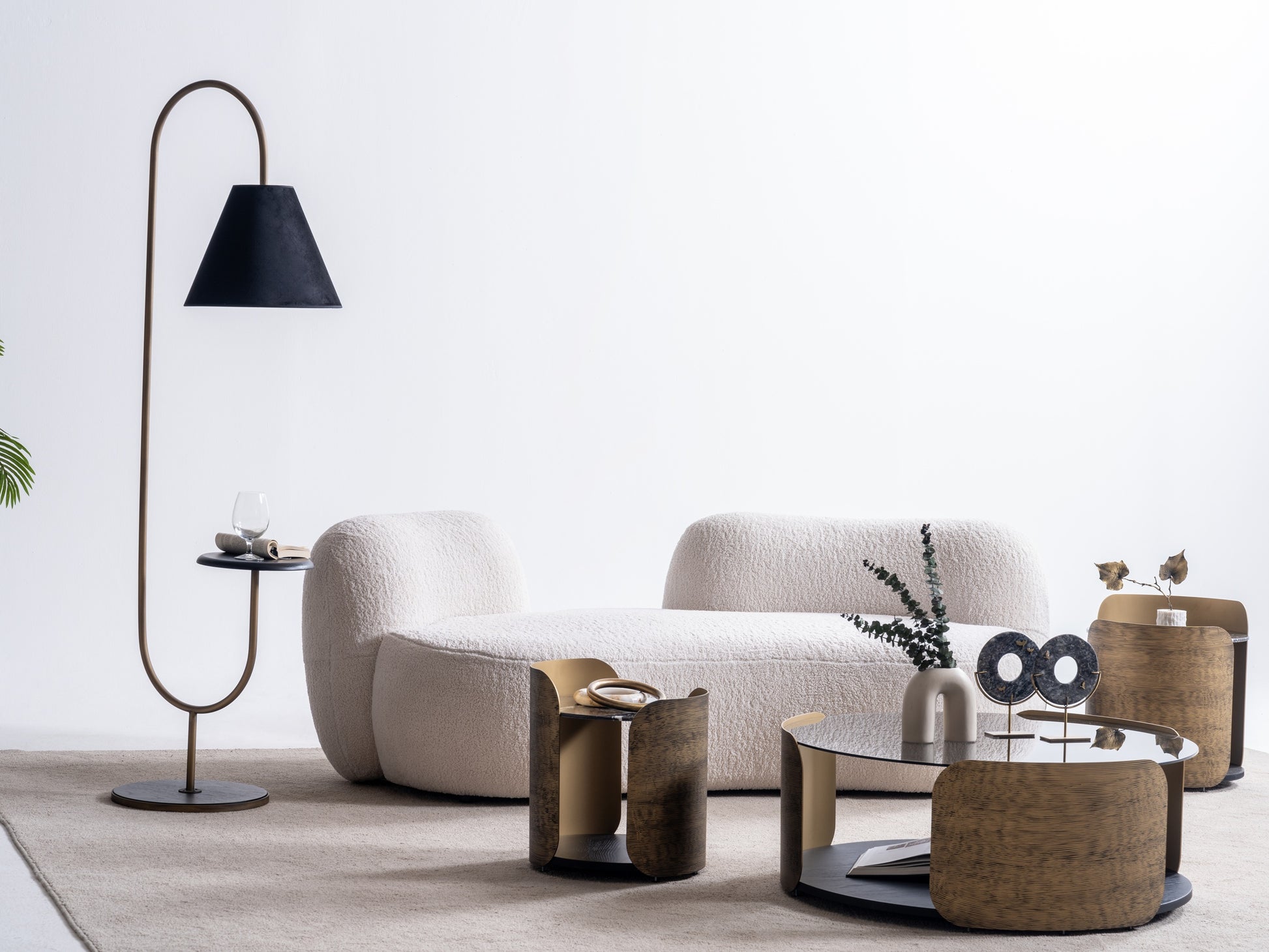 Rundes Couchtisch-Set Glasplatte Furnier mit Messingoptik-Akzenten – CT2422 – Ahié