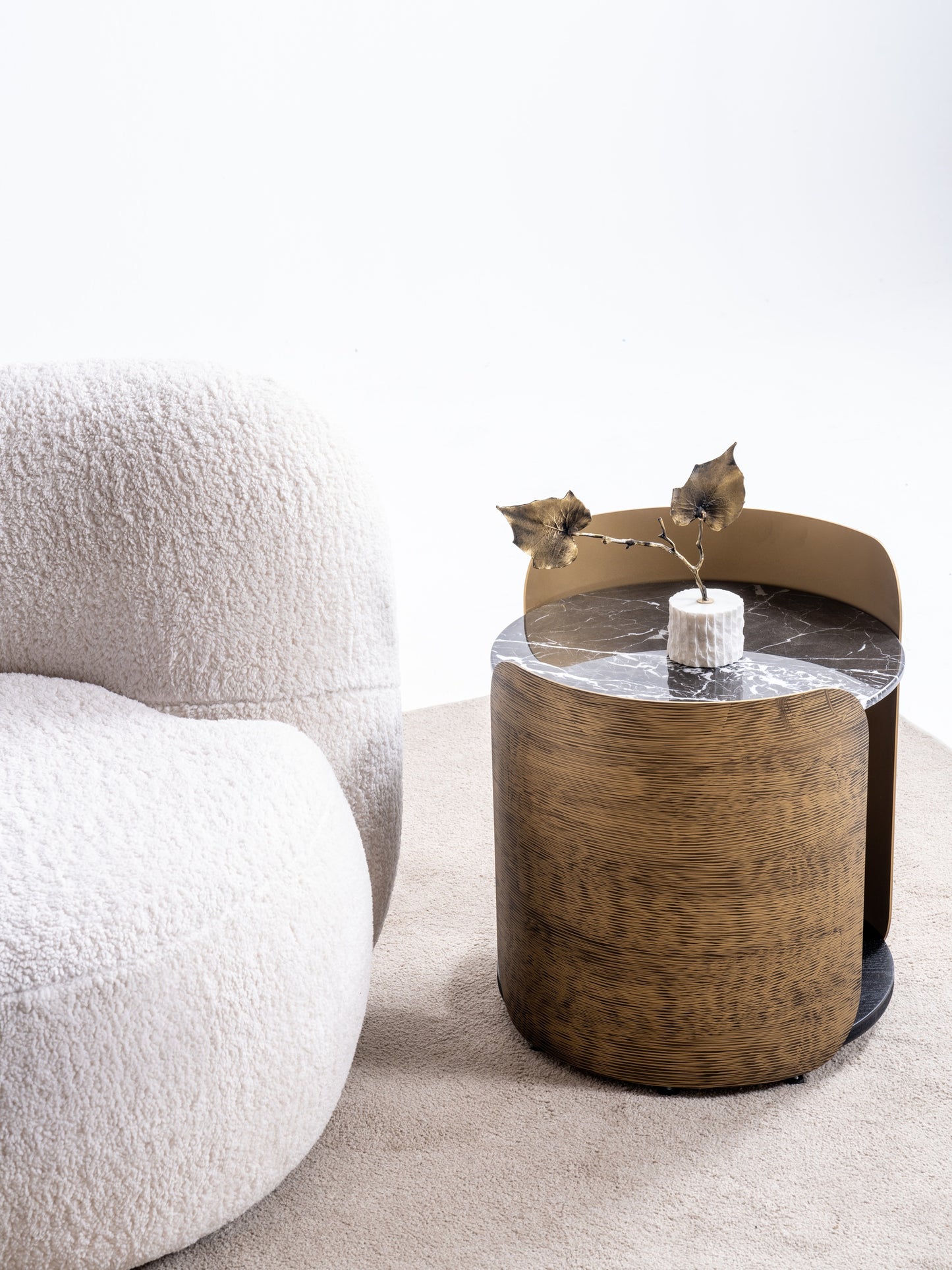 Rundes Couchtisch-Set Glasplatte Furnier mit Messingoptik-Akzenten – CT2422 – Ahié