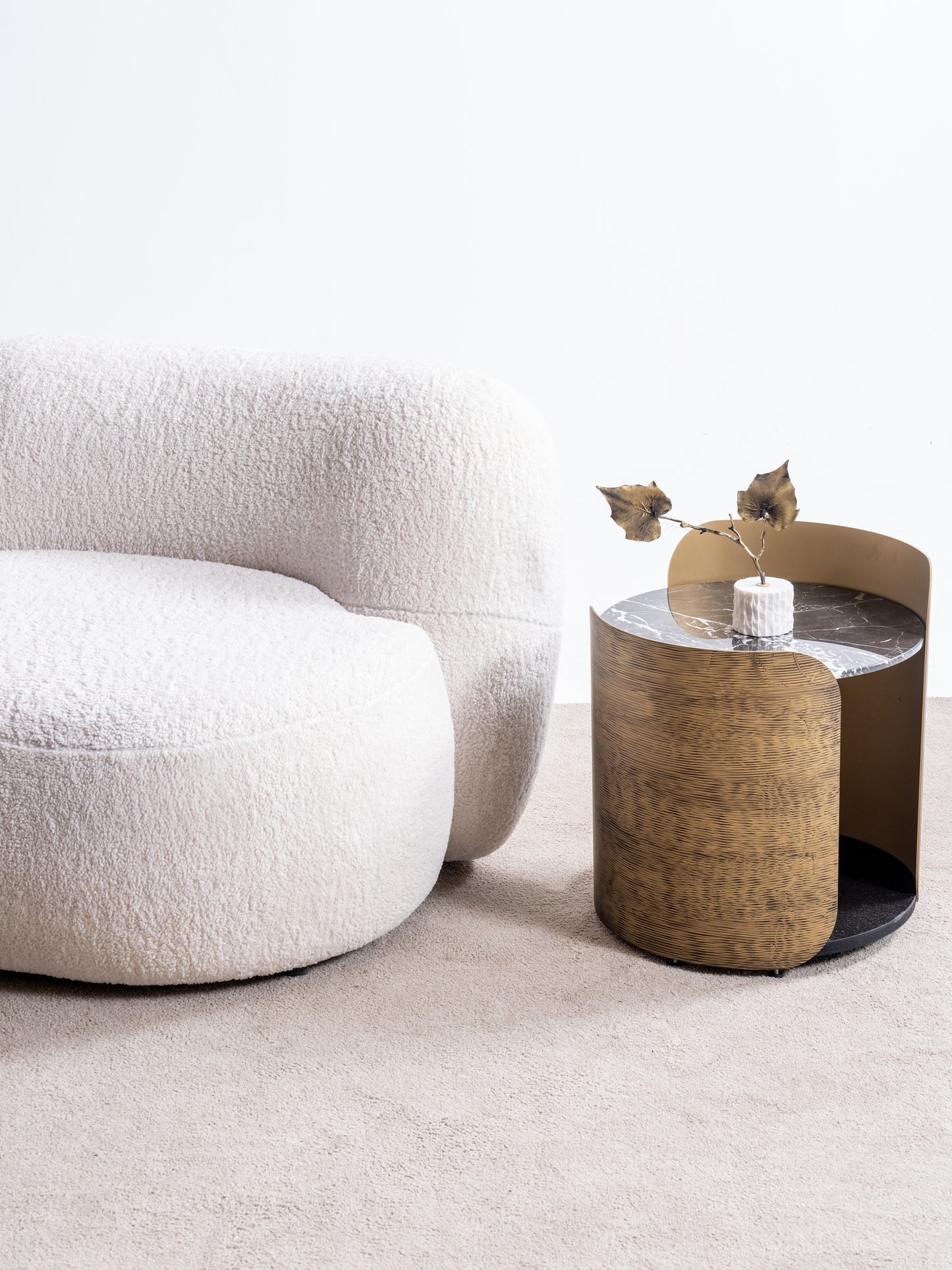 Rundes Couchtisch-Set Glasplatte Furnier mit Messingoptik-Akzenten – CT2422 – Ahié