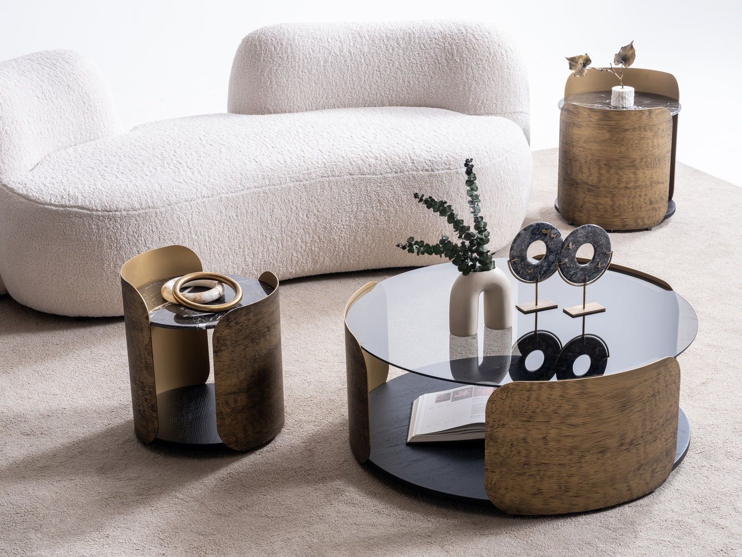 Rundes Couchtisch-Set Glasplatte Furnier mit Messingoptik-Akzenten – CT2422 – Ahié
