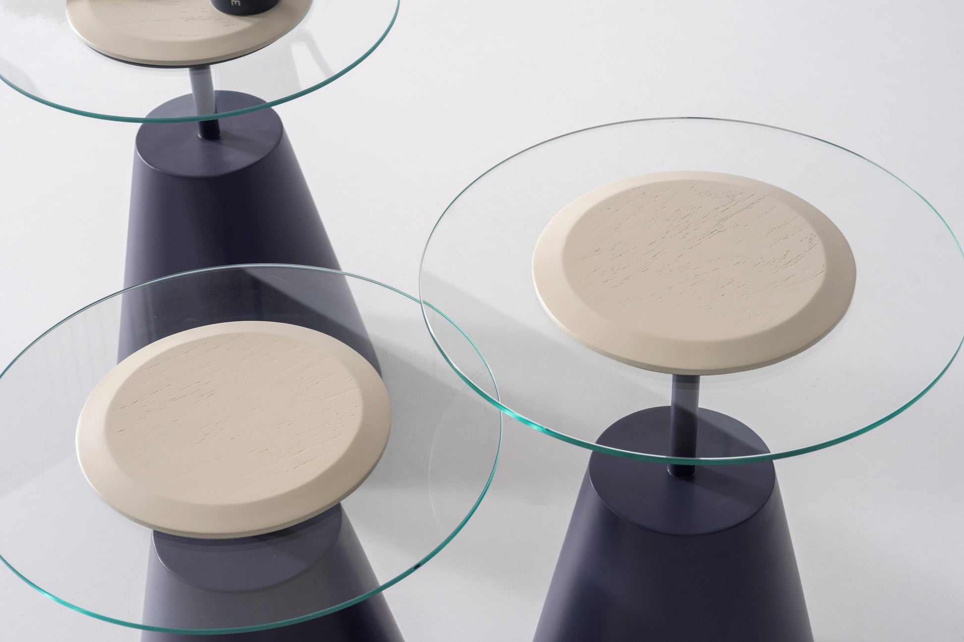 Beistelltisch-Trio Furnier und Glasplatte – CT2436 – Ahié