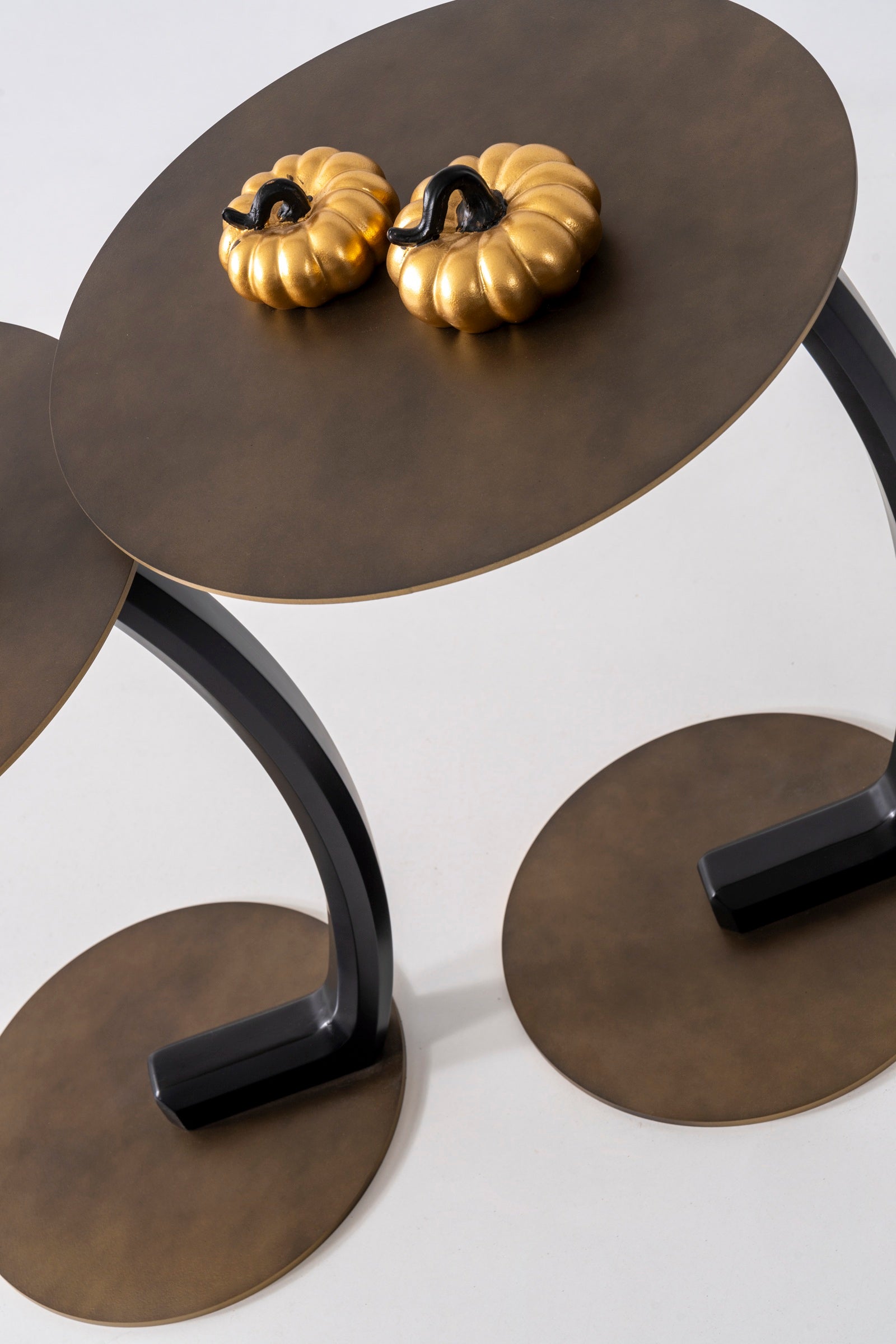 Beistelltisch-Paar runde Metalltische Bronzeton – CT2437 – Ahié