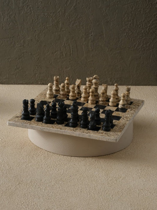 Schachset aus Stein in organischer Form – Ahié