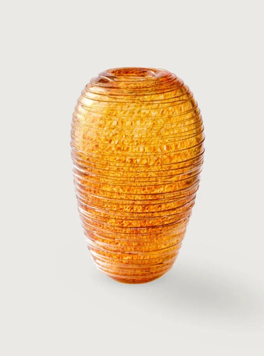 Hohe gerippte Glasvase in Amber – Ahié