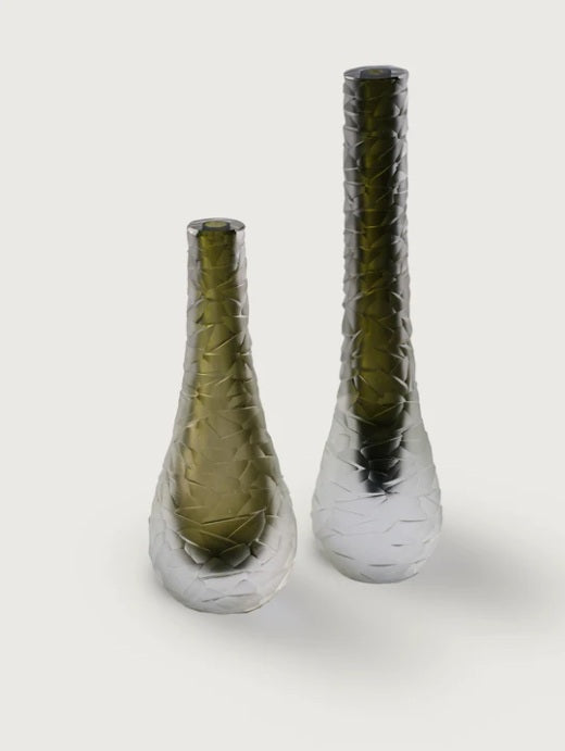 Schlanke Murano-Vase mit Steinbasis – Ahié