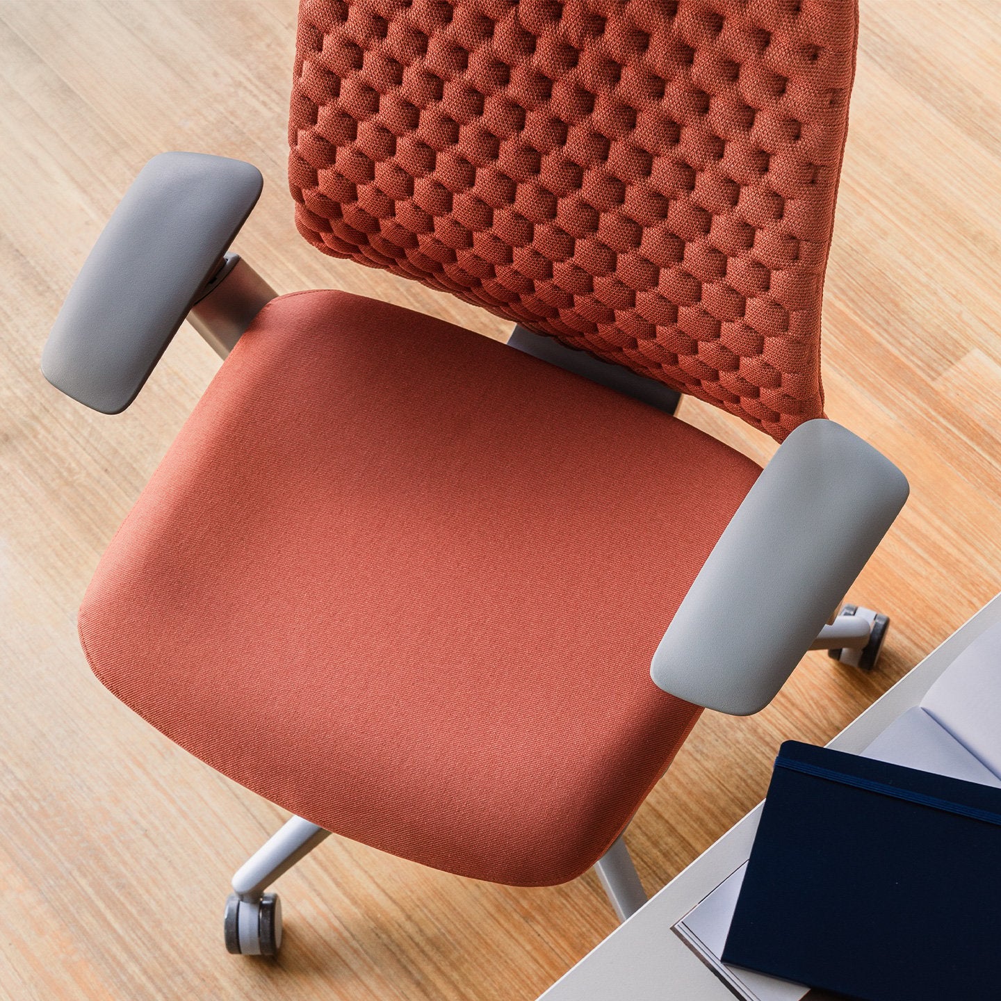 F2203 Ergonomischer Bürostuhl