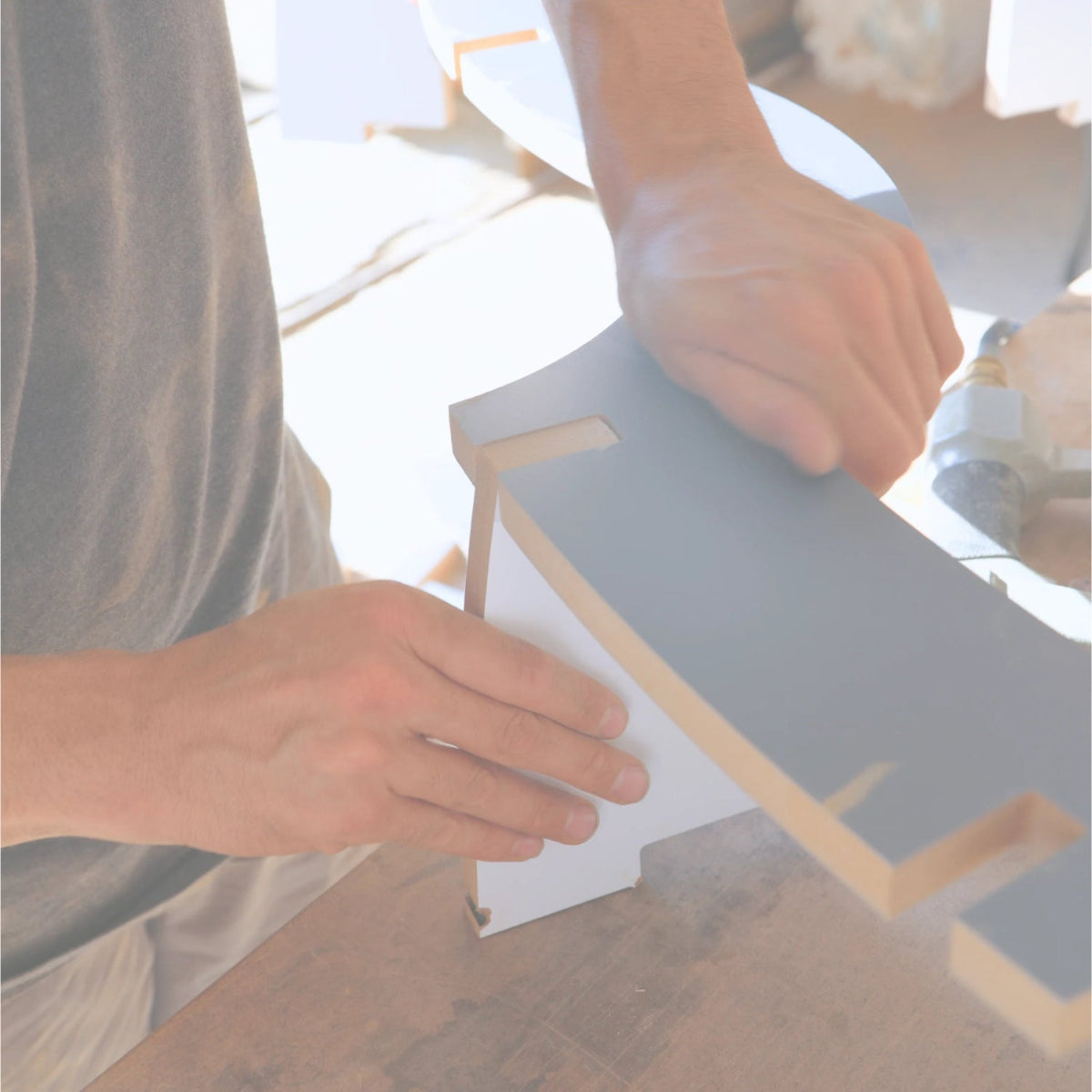 Massefertigte Möbel in handwerklicher Fertigung. Individuelle Möbelproduktion von Ahie
