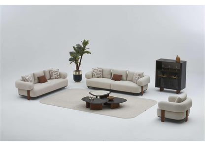 2-Sitzer Sofa mit sichtbar aufgebauter Polsterung in hellbeigem Stoff – Ahié