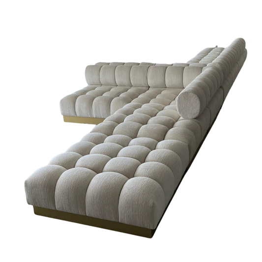 Ecksofa mit weich modellierter Polsterkante – Ahié