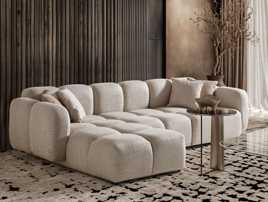Sofa mit präzise gefasster Polsterkante – Ahié