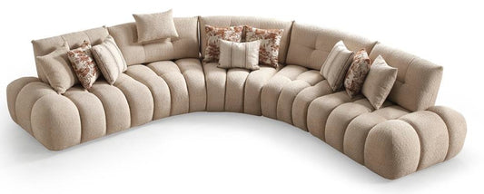 Ecksofa mit breit geführter Eckpolsterung und tief auslaufender Lounge-Polsterung in Variante 1