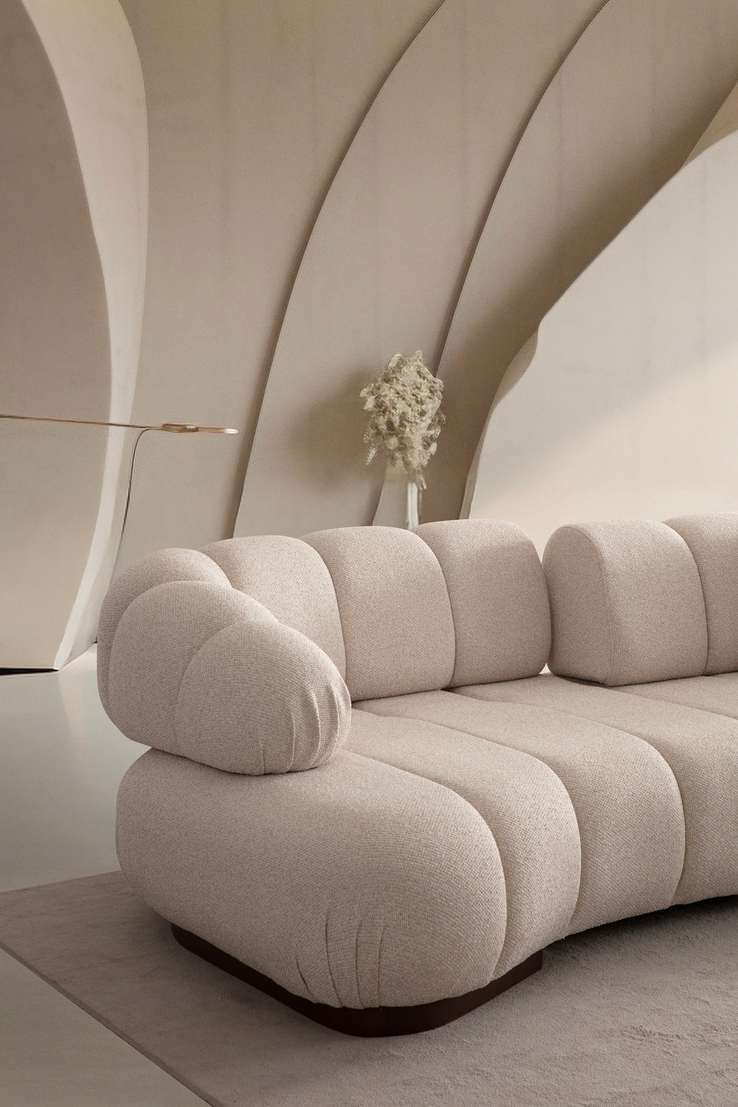 3-Sitzer Sofa mit seitlich deutlich gepolsterten Armlehnen – Ahié