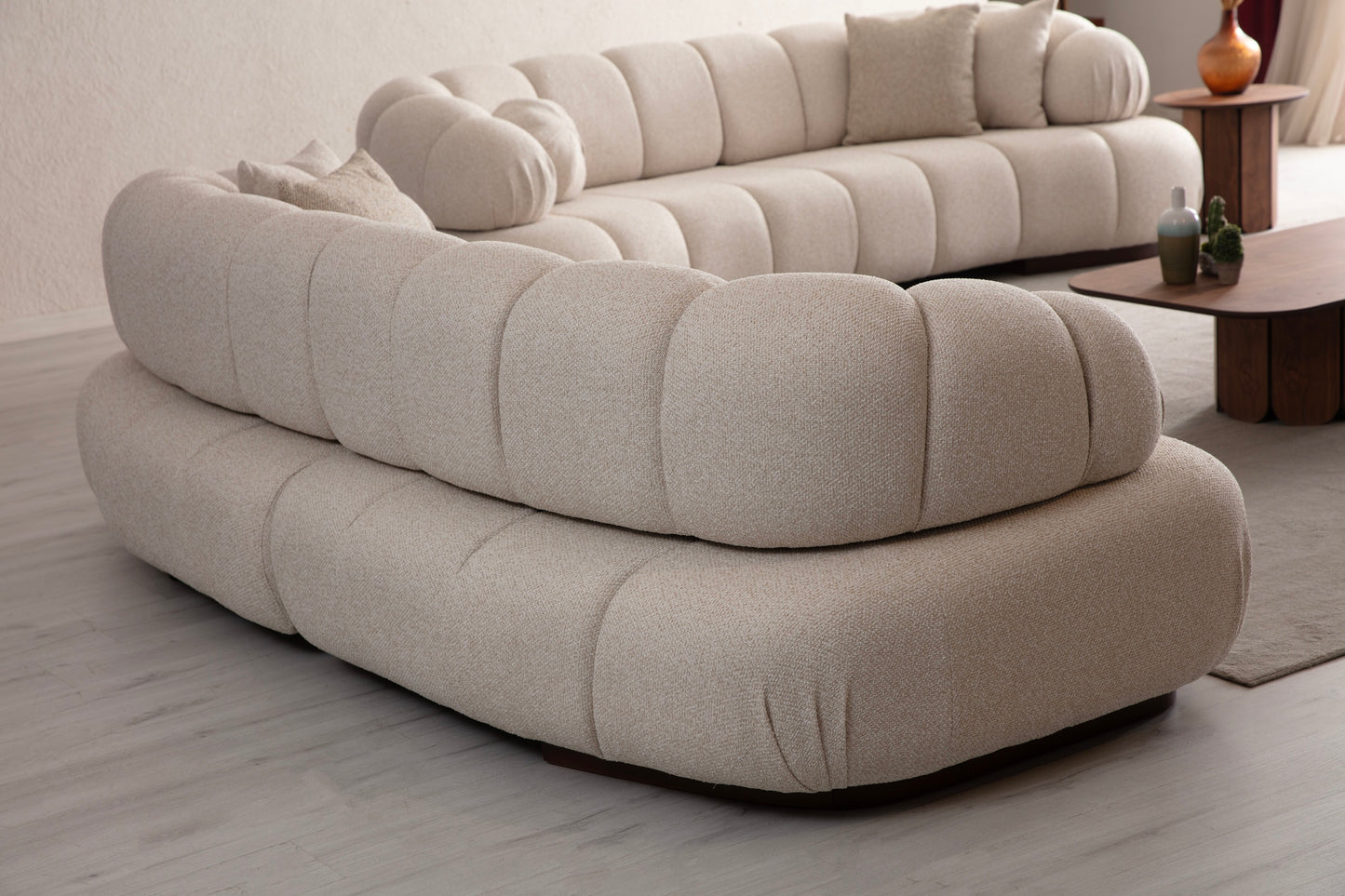 3-Sitzer Sofa mit seitlich deutlich gepolsterten Armlehnen – Ahié
