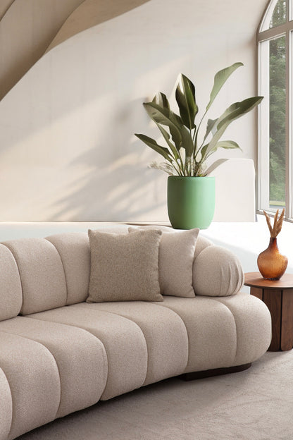 3-Sitzer Sofa mit seitlich deutlich gepolsterten Armlehnen – Ahié