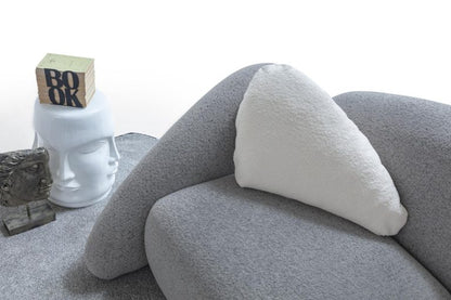 3-Sitzer Sofa mit weich aufgebauschtem Polstervolumen und langer Sitzbahn in Variante 1 – Ahié