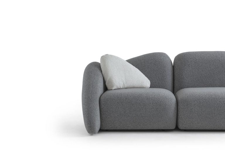 3-Sitzer Sofa mit weich aufgebauschtem Polstervolumen und langer Sitzbahn in Variante 1 – Ahié