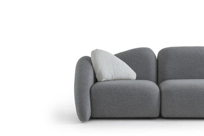 3-Sitzer Sofa mit weich aufgebauschtem Polstervolumen und langer Sitzbahn in Variante 1 – Ahié