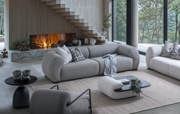 3-Sitzer Sofa mit deutlich ausgeformten Polsterkörpern – Ahié