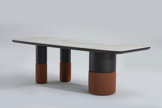 T1202 Esstisch mit Keramikplatte und Lederdetails