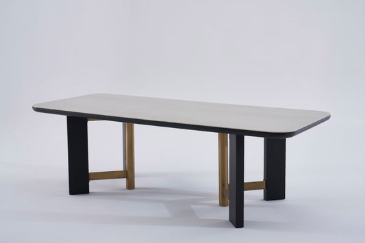 T1203 Esstisch mit Messingdetails