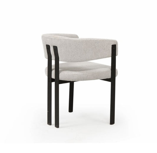 C0210 Stuhl mit Metallbeinen